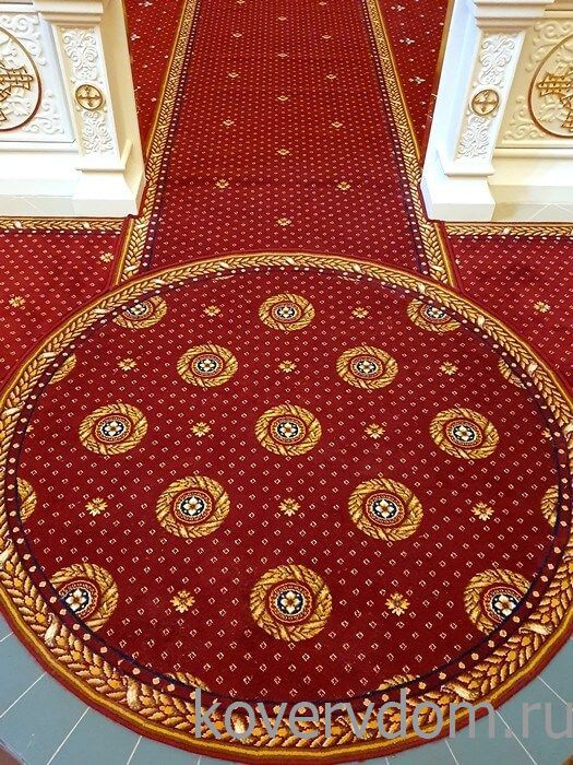Полушерстяное ковровое покрытие с укладкой в алтарную часть, на солею и амвон в храме Полушерстяное ковровое покрытие с укладкой в алтарную часть, на солею и амвон в храме