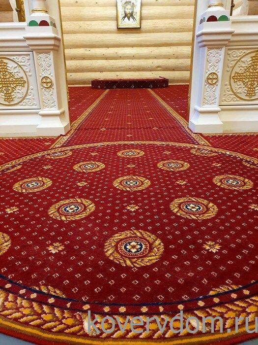 Полушерстяное ковровое покрытие с укладкой в алтарную часть, на солею и амвон в храме Полушерстяное ковровое покрытие с укладкой в алтарную часть, на солею и амвон в храме