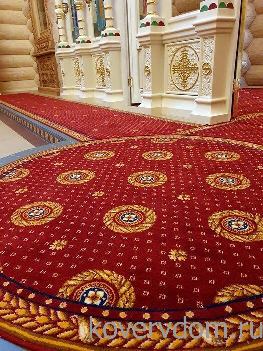 Полушерстяное ковровое покрытие с укладкой в алтарную часть, на солею и амвон в храме Полушерстяное ковровое покрытие с укладкой в алтарную часть, на солею и амвон в храме